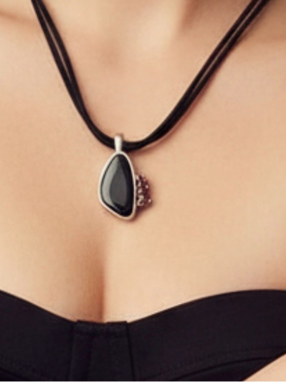 Sterling silver Onyx and garnet choker